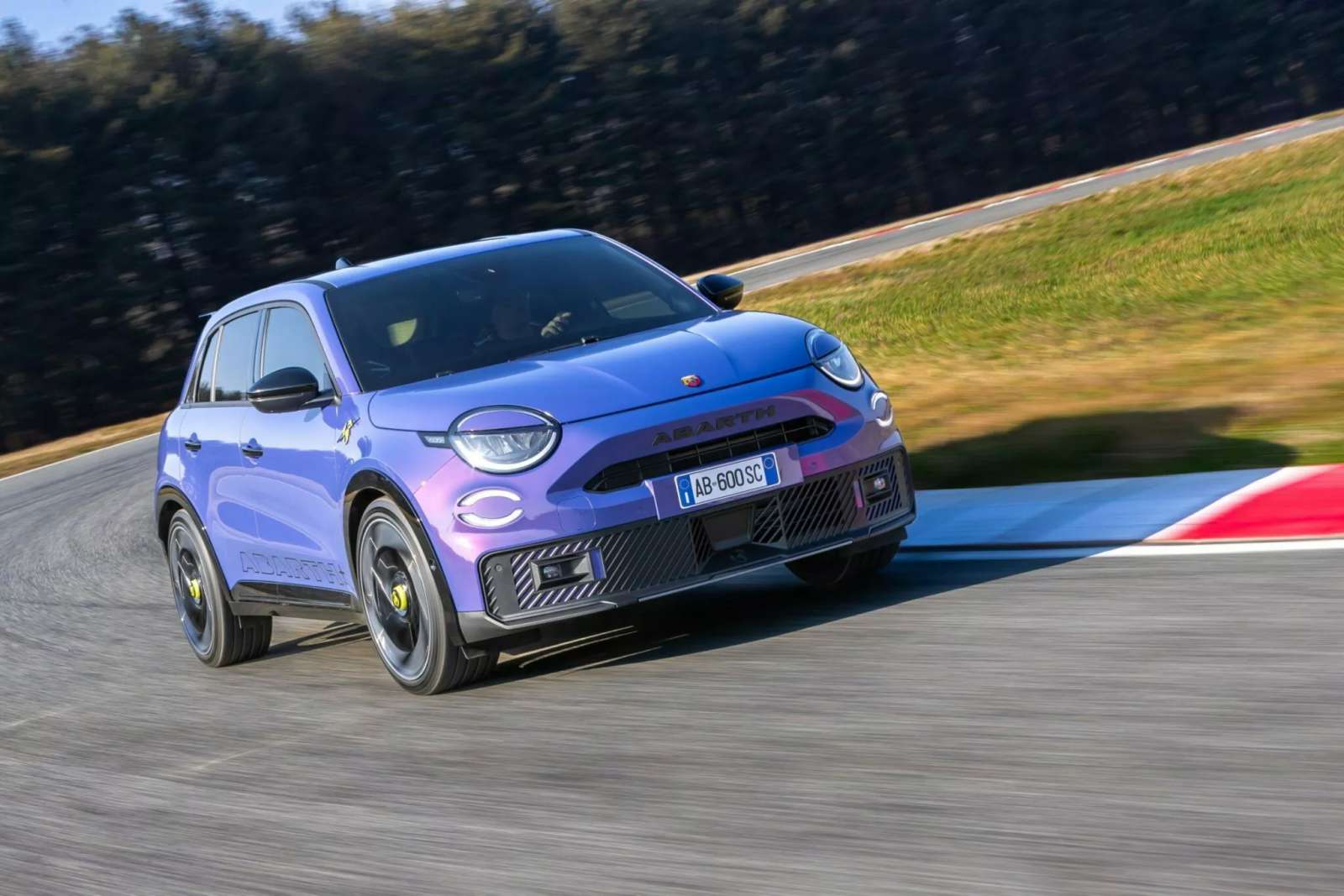 Το 600e είναι το ισχυρότερο Abarth και έρχεται με έως 280 άλογα